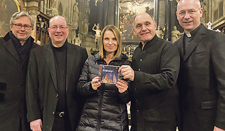 Neue CD: ORF-Chef Wrabetz, Dirigent Dolezal, Moderatorin Stöckl, Präsident Sobotka und Dompfarrer Faber.
