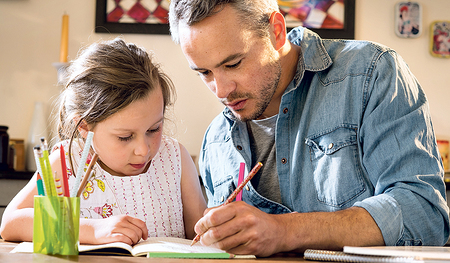 Unter bestimmten Voraussetzungen hat der Heimunterricht seine Vorteile. Dauert er zu lange, kann er die Entwicklung der Kinder beeinträchtigen.  