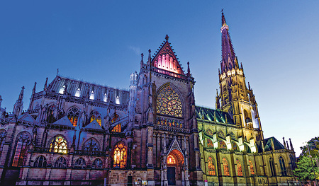Wunderbares Ambiente vor dem Linzer Dom      