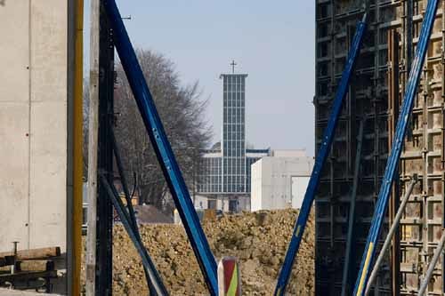 Autobahnbau am Bindermichl 2005, 
Bau, Baulos, Eisenbieger, Arbeiter, Autobahn, Bindermichl, Eisen, Beton, Asphalt, Erde, Bagger, Maschinen, Tunnel, Werkzeuge, Zangen, Kran, Lastwagen, Bohrer, Sprengen, betonieren, Gefahr, Untertunnelung, Einhausung