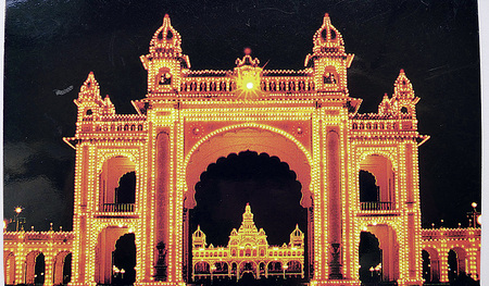 Tor zum Palast in Mysore  