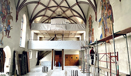 Der Innenraum von Weyregg wird restauriert.   