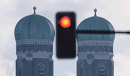 Die Ampel auf Rot: Das Münchner Missbrauchsgutachten löst Erschütterung aus.