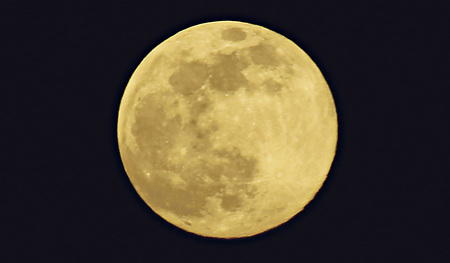 Der „Supermond“ am 7. April 2020.