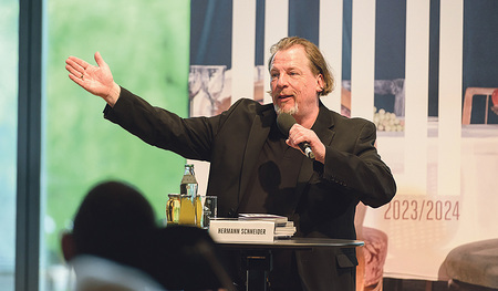 Intendant Hermann Schneider 