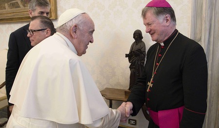 Bischof Manfred Scheuer mit Papst Franziskus 2022