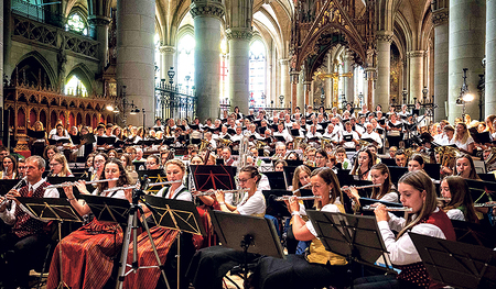 Der Mariendom war erfüllt von Klängen der Blasmusik.  
