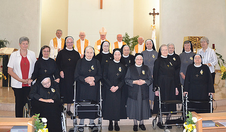 Die Kreuzschwestern in Linz feierten mit Bischof Manfred Scheuer ihre Jubelprofessen