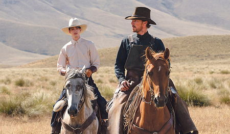 Das Verhältnis zwischen Peter und seinem Stiefonkel Phil ist anfangs demütigend.