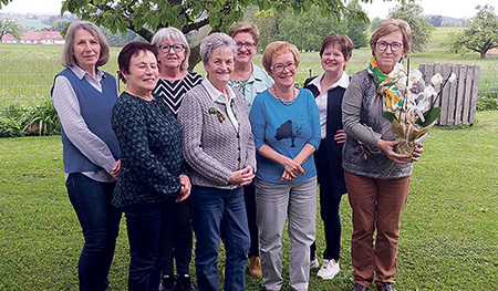 Die Mütterrunde feiert (rechts: Herta Königsecker).     