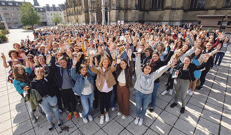 Hunderte Schüler/innen des derzeitigen Maturajahrgangs feierten einen ökumenischen Gottesdienst.