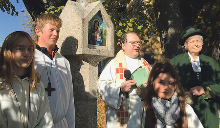 Kurat P. Thomas Zölß (Bild Mitte)