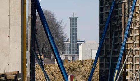 Autobahnbau am Bindermichl 2005, 
Bau, Baulos, Eisenbieger, Arbeiter, Autobahn, Bindermichl, Eisen, Beton, Asphalt, Erde, Bagger, Maschinen, Tunnel, Werkzeuge, Zangen, Kran, Lastwagen, Bohrer, Sprengen, betonieren, Gefahr, Untertunnelung, Einhausung