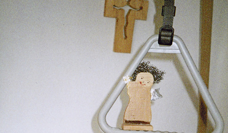 Trapez zum Aufrichten am Krankenbett von Franz Hintersteininger.   