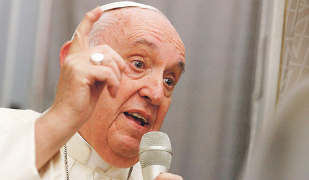 Beim Rückflug von Iqaluit (Kanada) nach Rom sprach Papst Franziskus mit Journalisten an Bord des Flugzeugs. 