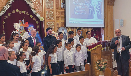 Die Kinder der koptischen (ägyptischen) Pfarre sangen für ihre Gäste ein Marienlied. 