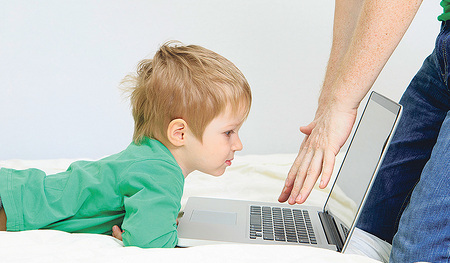 Medien waren während der Corona-Zeit oft der Notnagel in der Kinderbetreuung. Jetzt ist es mitunter schwierig, davon wieder wegzukommen.