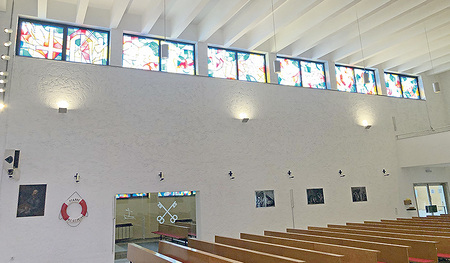 Nach der Brandlegung. Die Pfarrkirche St. Peter ist jetzt neu renoviert.  