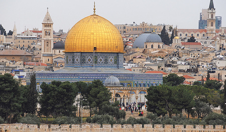 Blick vom Ölberg auf den Felsen-dom in Jerusalem 