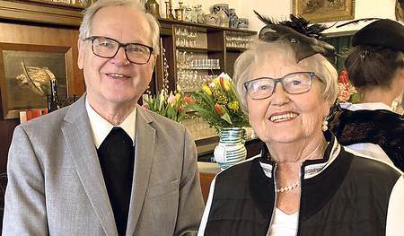 Die Jubilarin Mathilde Mayrhofer mit Pfarrer Engelbert Leitner