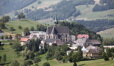 Start ist bei der Pfarrkirche Maria Neustift