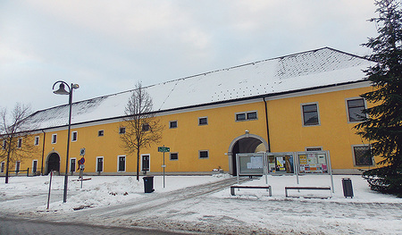 Der Pfarrhof von Feldkirchen an der Donau ist ein architektonisch herausragendes Bauwerk, das zusätzlich zu Pfarre und Kindergarten weiteren Platz für Begegnung mitten im Ortszentrum bietet. 