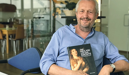 Markus Hofer, Studium der Philosophie, Theologie, Germanistik und Kunstgeschichte, Autor mehrerer Bücher und ehemaliger Leiter des Männerbüros der Katholischen Kirche Vorarlberg. 