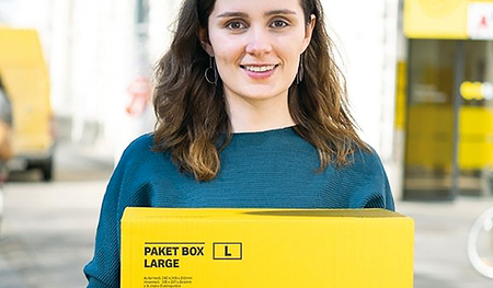 Mit einem Paket Unbekannten Freude machen – das geht nun dank Caritas und Post.  