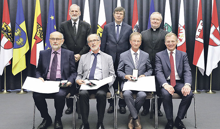 Landesauszeichnungen vergeben