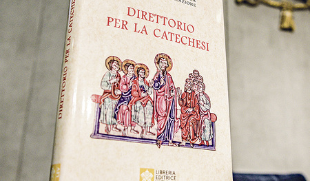 Das neue Buch „Direktorium für die Katechese“ mit weltweit gültigen Richtlinien für die Katechese, wurde vor ein paar Tagen im Vatikan vorgestellt.