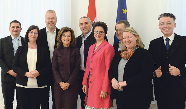 Die Kirchenzeitungen im Interview mit der damaligen Bundeskanzlerin. 