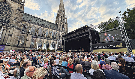 Tausende Menschen kamen zu Klassik am Dom zusammen.