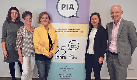 Vorstandsmitglieder und Teile des Teams von PIA     