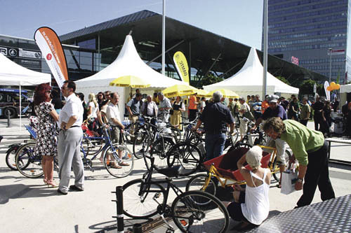 Sonderschau 'Schauplatz Mobilit?t', initiiert von ?AMTC und ?AMTC Akademie an drei Schaupl?tzen: Energie AG, Linz AG und Landesdienstleistungszentrum (Bild), wo es Testm?glichkeiten von Fahrzeugen mit alternativen Antrieben gab und sehr viel auch zum
