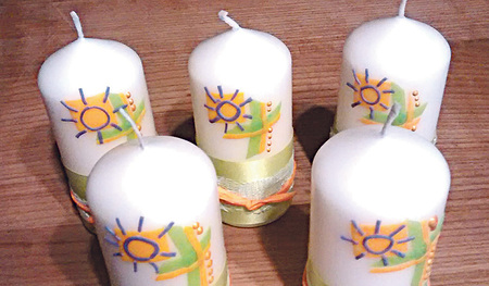 Die Kerzen der Kinderfeier in Waxenberg   