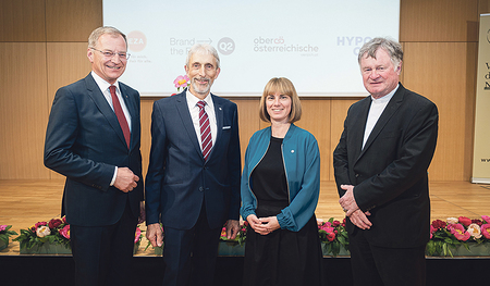 Staffelübergabe bei „Sei so frei“: Landeshauptmann Thomas Stelzer, der scheidende „Sei so frei“-Geschäftsführer Franz Hehenberger, seine Nachfolgerin Magdalena Glasner und Bischof Manfred Scheuer.    