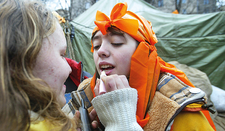 Bereits die Orange Revolution 2004 und die Maidan-Revolution 2013/14 hatten in der Ukraine zwei Zielsetzungen: mehr Europa und mehr Demokratie.   