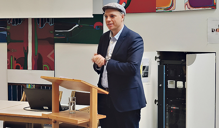 Philipp Gerhartinger sprach zusammen mit anderen Expert/innen im Diözesanhaus in Linz über die ungleiche Verteilung von Vermögen und deren Auswirkungen.     