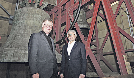 Bischof Dr. Manfred Scheuer und Caritas-OÖ-Direktor Franz Kehrer, MAS