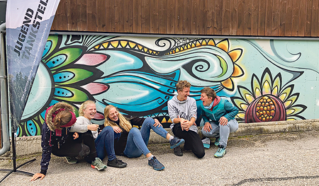 Das Biodiversitäts-Kunstwerk: Organisiert hat die Aktion u. a. die Jugendtankstelle Mühlviertler Alm.    