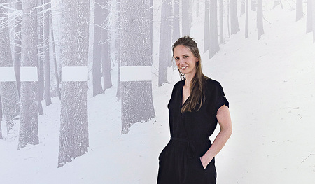 Katharina Acht mit einer ihrer Arbeiten