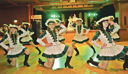 Die Garde mit ihren mitreißenden Einlagen beim Maskenball 