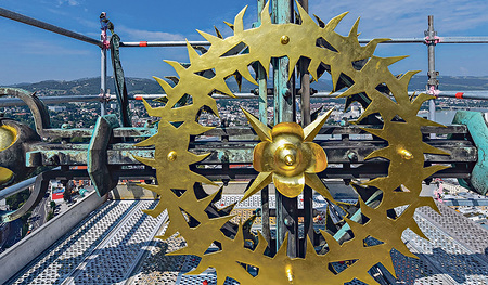 Der Turmhelm des Mariendoms muss saniert werden. Mit Turmpatenschaften werden die Sanierungskosten gestemmt.