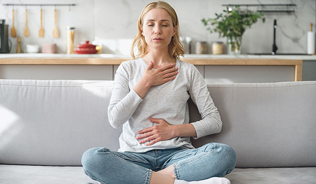 Tiefes Atmen bringt mehr Sauerstoff ins Gehirn und beruhigt.  