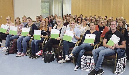 Neue Pädagoginnen und Pädagogen der kirchlichen Kindertageseinrichtungen.  