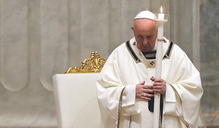 Wie im Vorjahr so sind auch heuer bei den Papst-Zeremonien zu Ostern nur wenige Gläubige zugelassen.