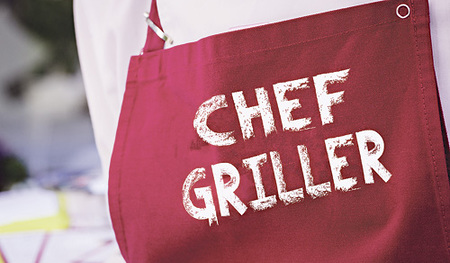 Der Mann am Feuer. Er hat es schließlich seit der Steinzeit im Blut. Vom Jagen zuvor sind (fast) alle abgekommen.