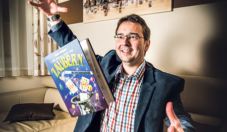 Gert Smetanig ist „The Magic Priest“.   christopher Mavric