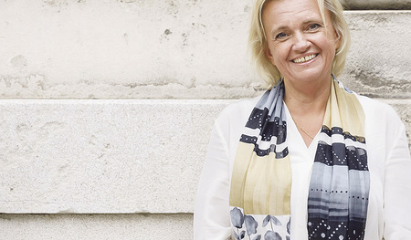 „Junge Menschen werden nicht die Kirche stürmen, wenn es verheiratete und weibliche Priester gibt“, sagt Prof. Regina Polak im Interview mit der KirchenZeitung.  