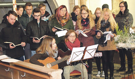 Ein Chor gestaltete die Messe in Kirchdorf am Inn.